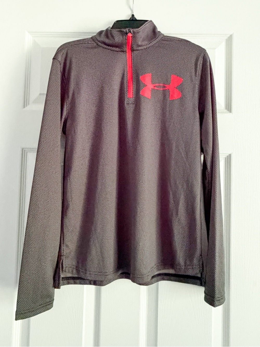 Under Armour Gray Long-Sleeve 1/4 Zip Performance Top withRed Logo